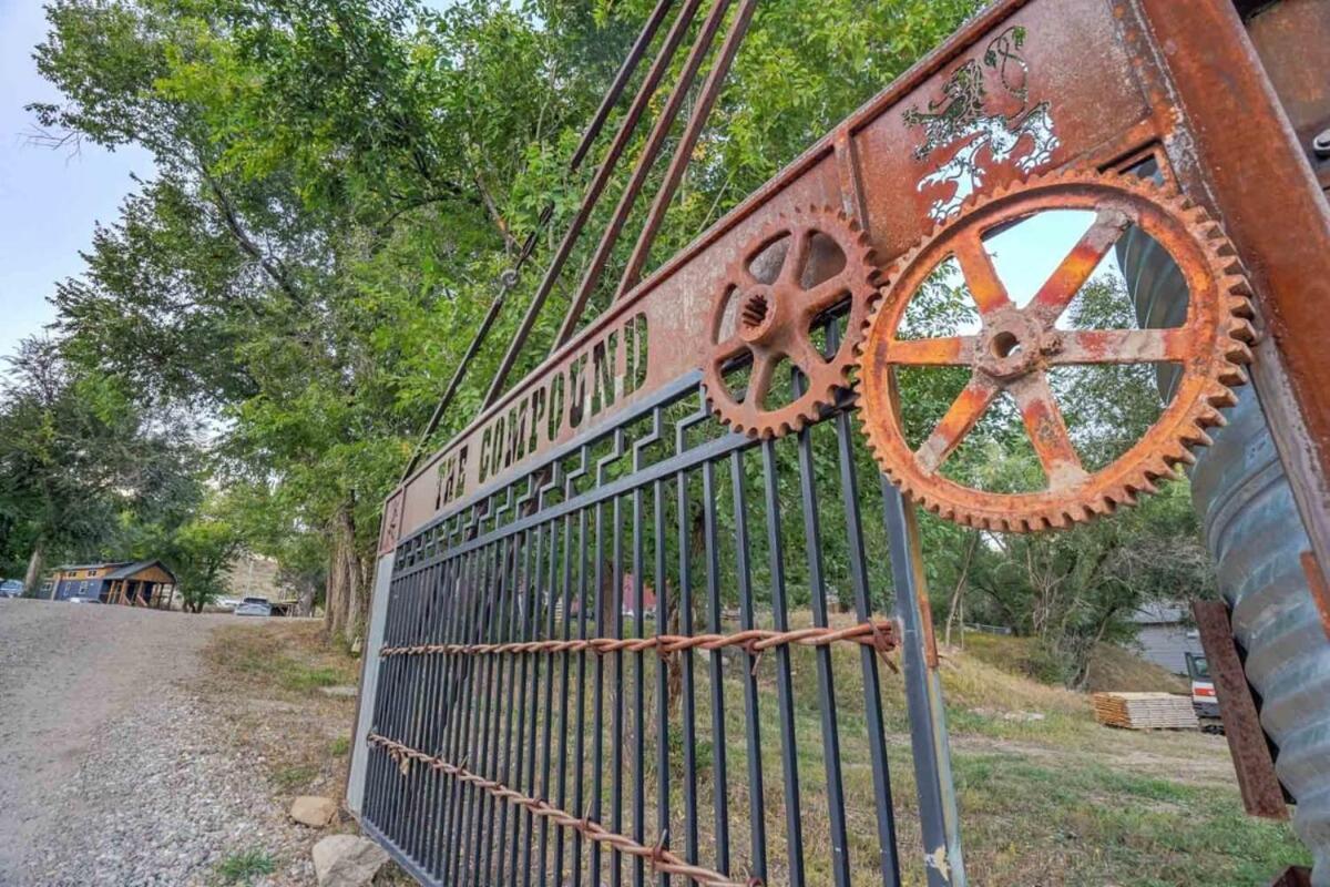 Red Rock Treehouse Unique In Old Colorado City Colorado Springs Eksteriør bilde
